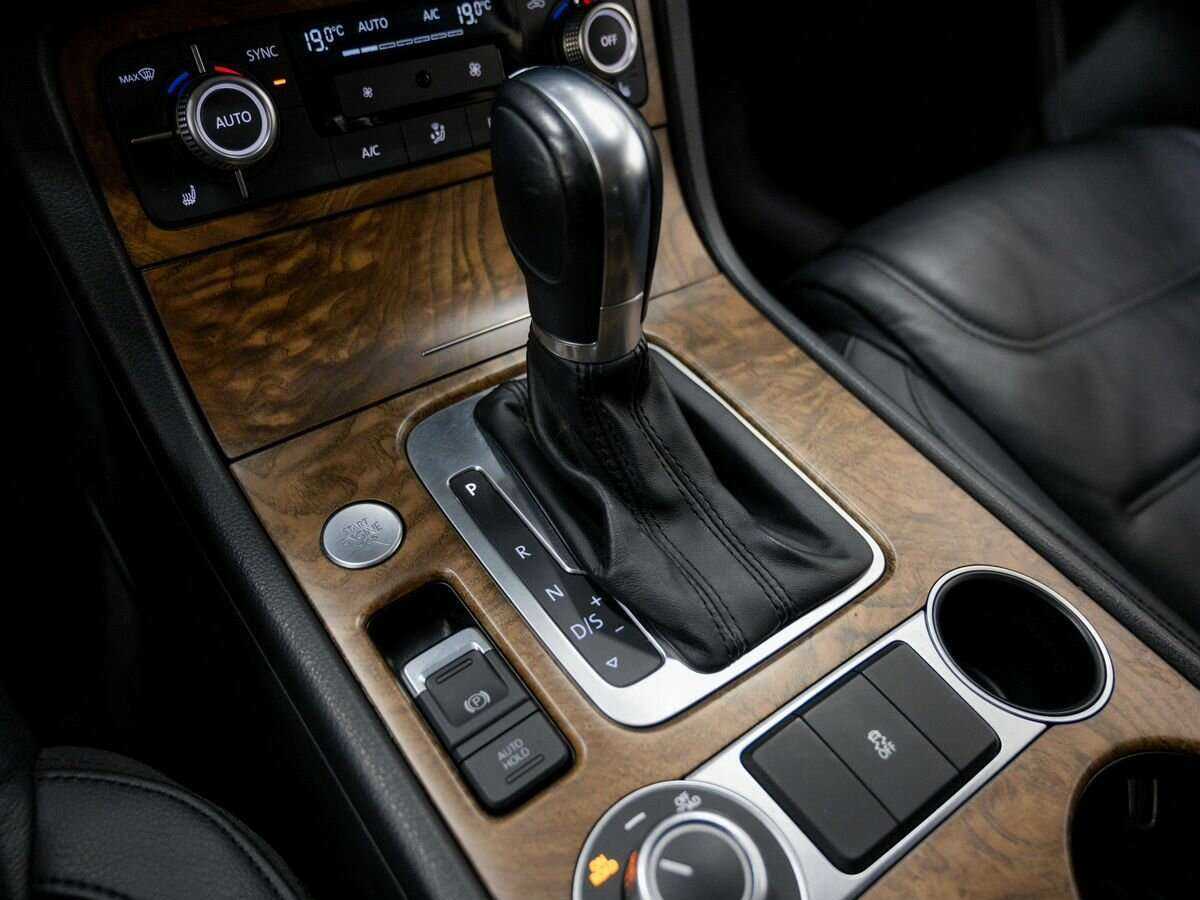 Volkswagen Touareg с пробегом — 2015 год. Фото: #20