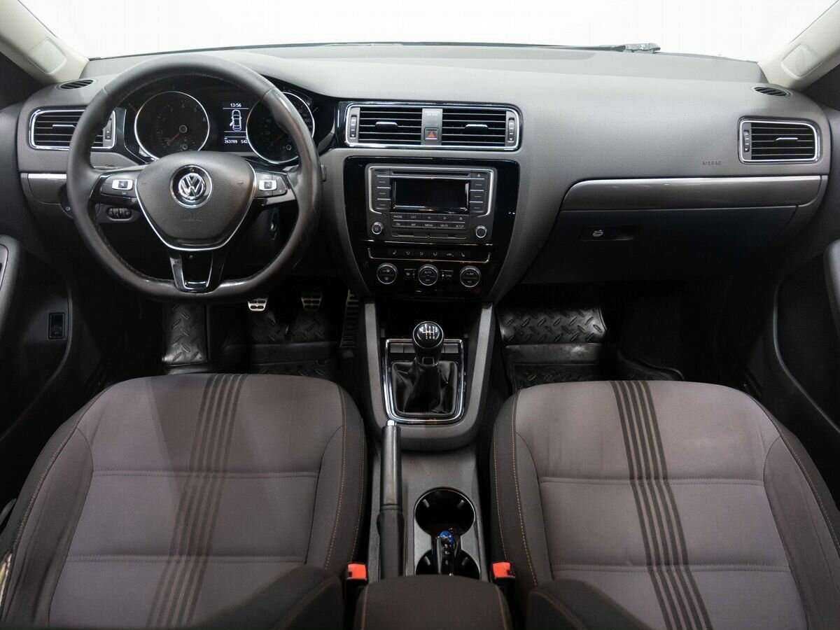 Volkswagen Jetta с пробегом — 2016 год. Фото: #11