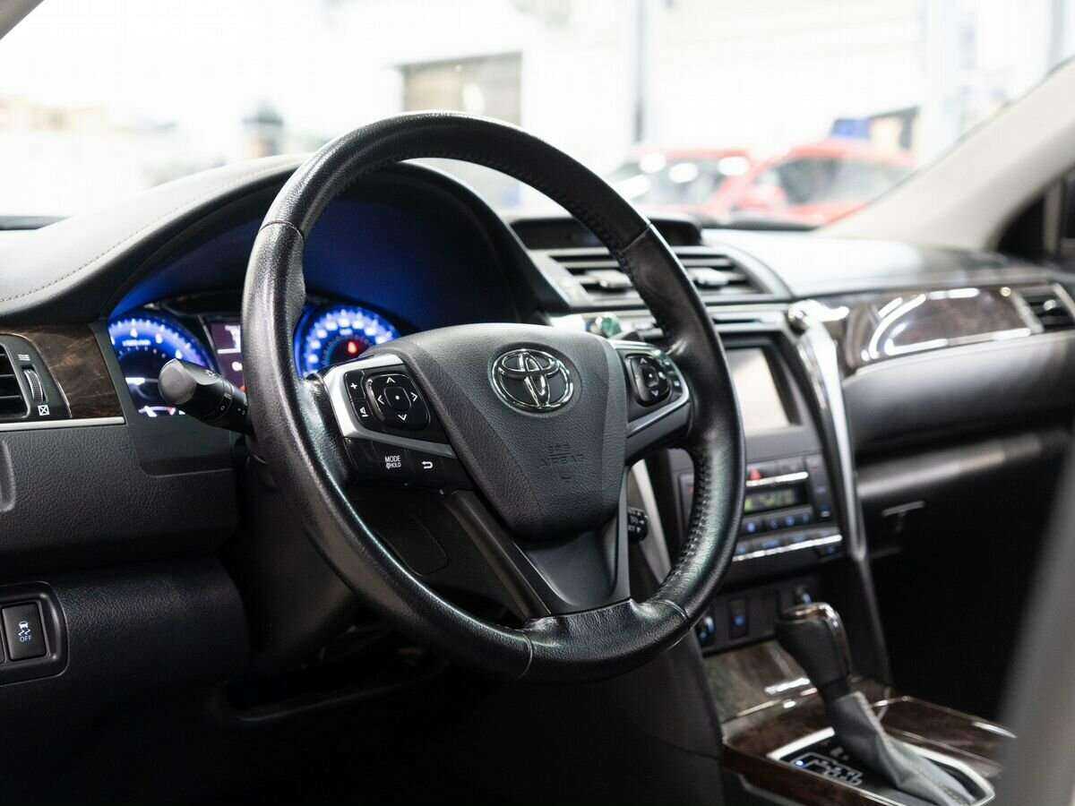 Toyota Camry с пробегом — 2016 год. Фото: #4