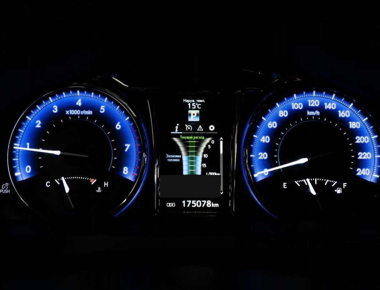 Toyota Camry с пробегом — 2016 год. Фото: #11