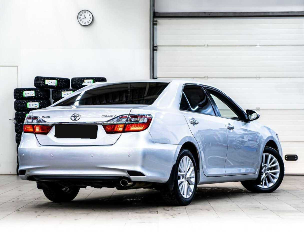 Toyota Camry с пробегом — 2015 год. Фото: #2