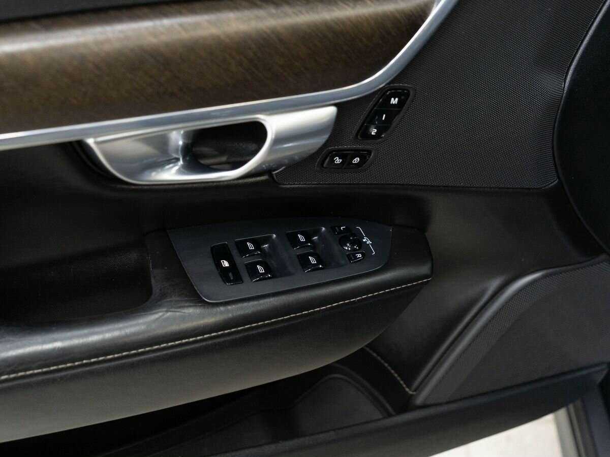 Volvo V90 Cross Country с пробегом — 2017 год. Фото: #12