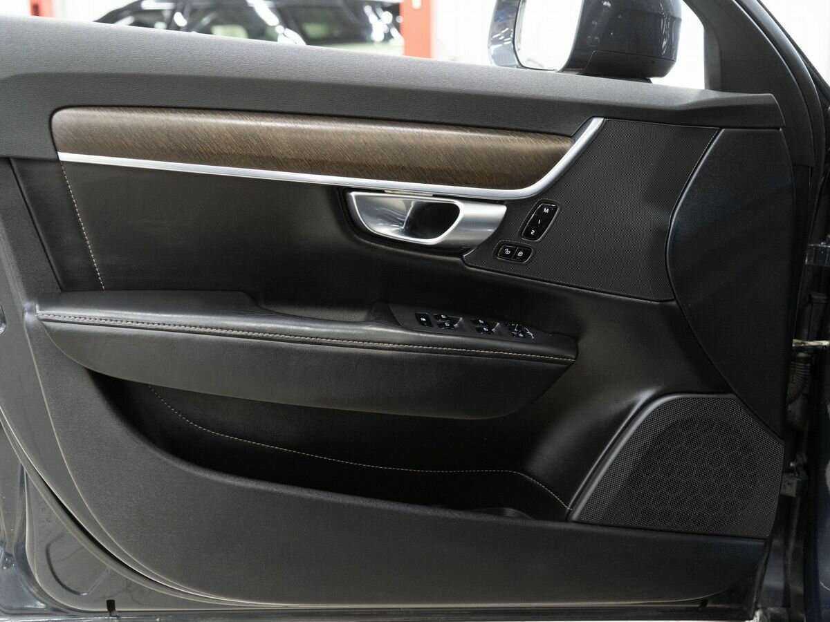 Volvo V90 Cross Country с пробегом — 2017 год. Фото: #13