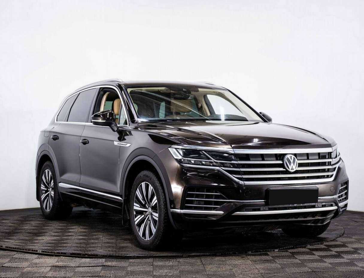 Volkswagen Touareg с пробегом — 2018 год. Фото: #2