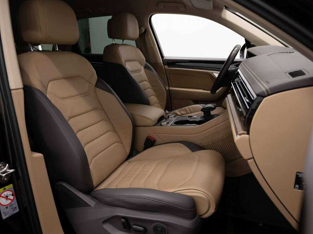 Volkswagen Touareg с пробегом — 2018 год. Фото: #11