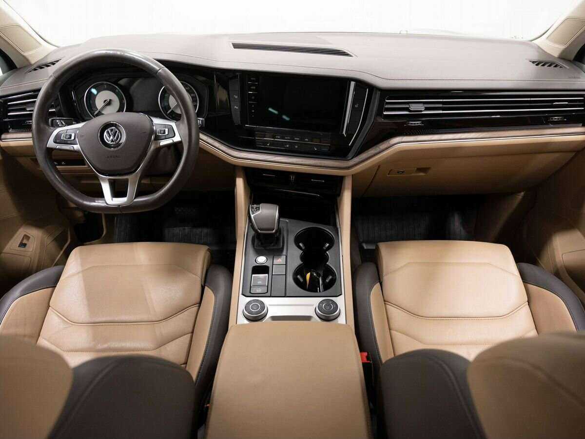 Volkswagen Touareg с пробегом — 2018 год. Фото: #12