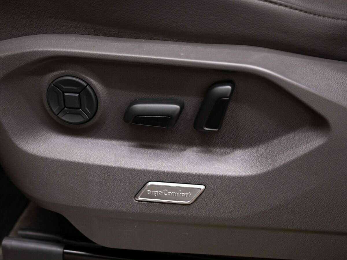 Volkswagen Touareg с пробегом — 2018 год. Фото: #17