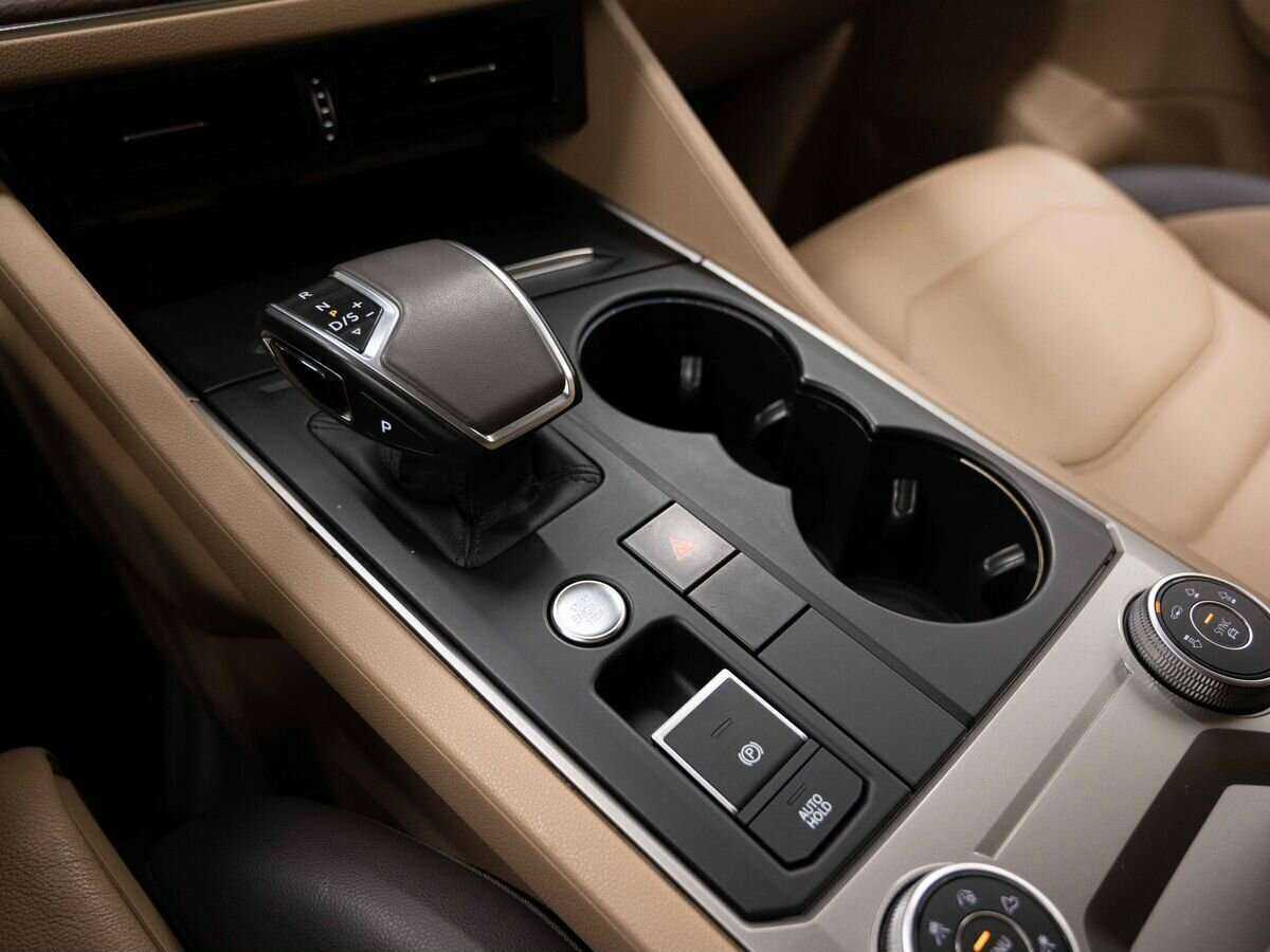 Volkswagen Touareg с пробегом — 2018 год. Фото: #18