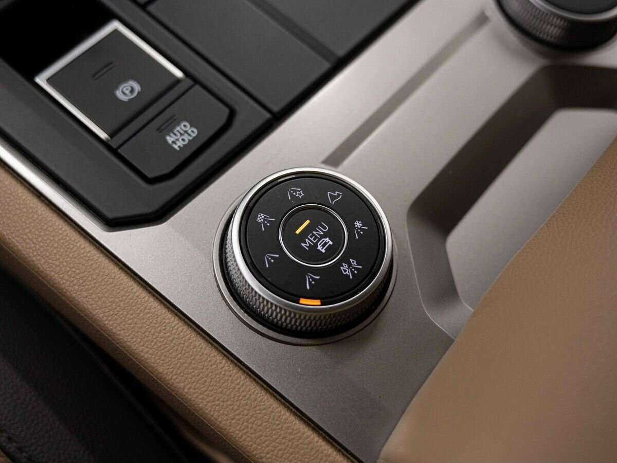 Volkswagen Touareg с пробегом — 2018 год. Фото: #20