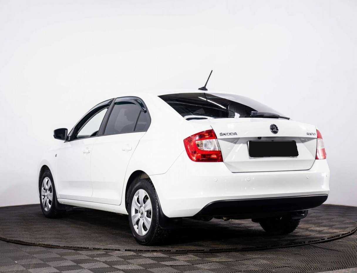 Skoda Rapid с пробегом — 2017 год. Фото: #3