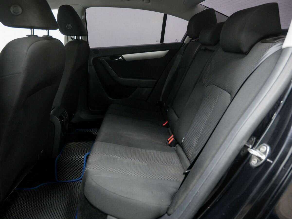 Volkswagen Passat с пробегом — 2011 год. Фото: #19