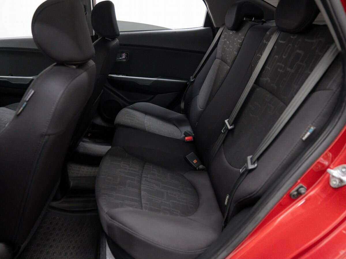 Kia Rio с пробегом — 2013 год. Фото: #10