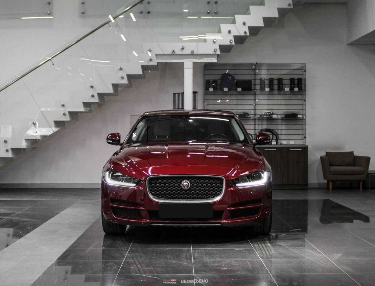 Jaguar XE с пробегом — 2016 год. Фото: #2