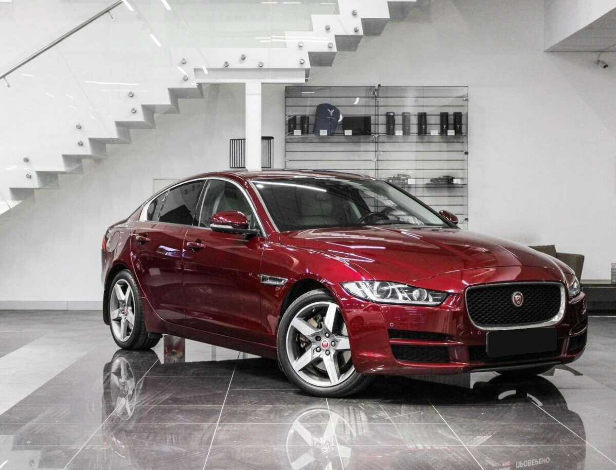 Jaguar XE с пробегом — 2016 год. Фото: #3