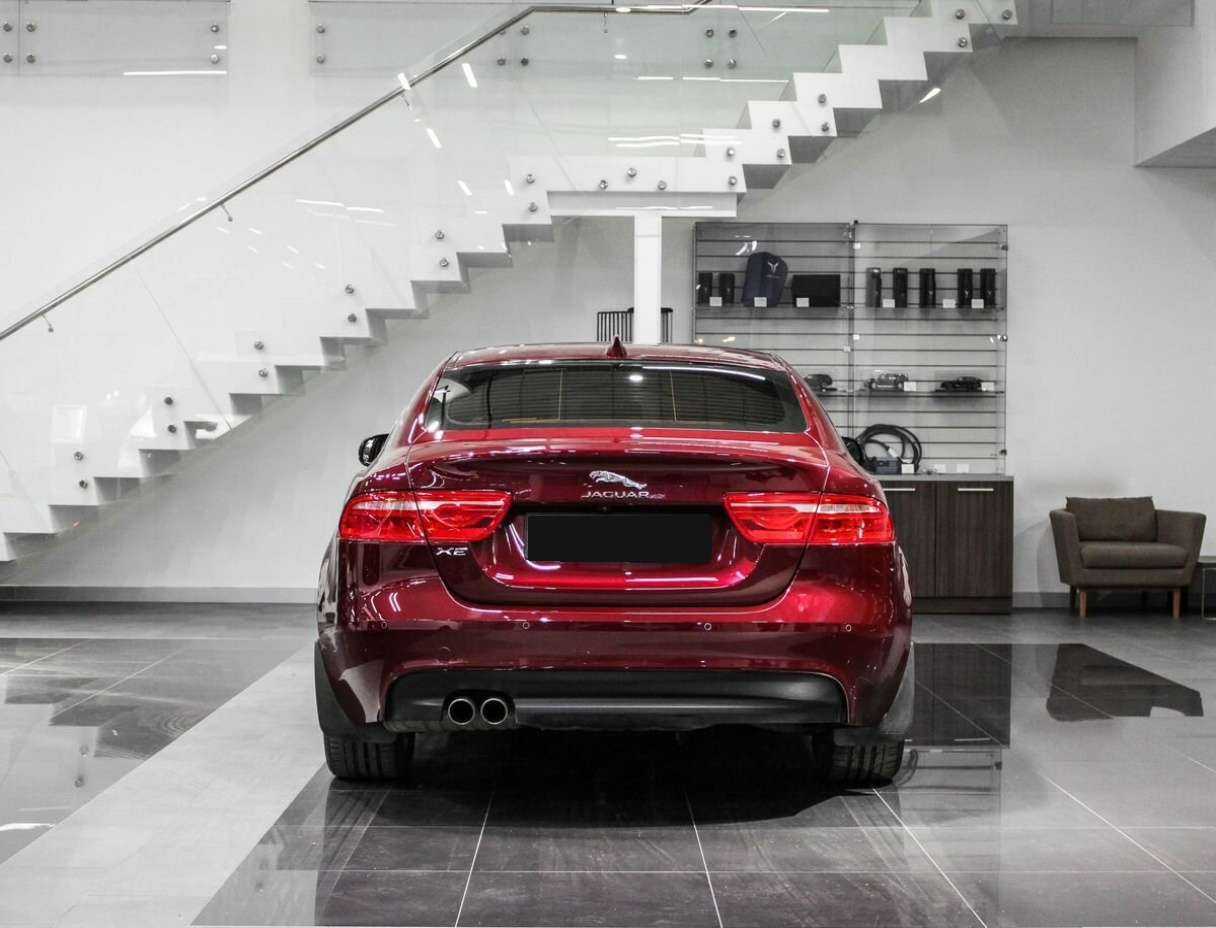 Jaguar XE с пробегом — 2016 год. Фото: #5