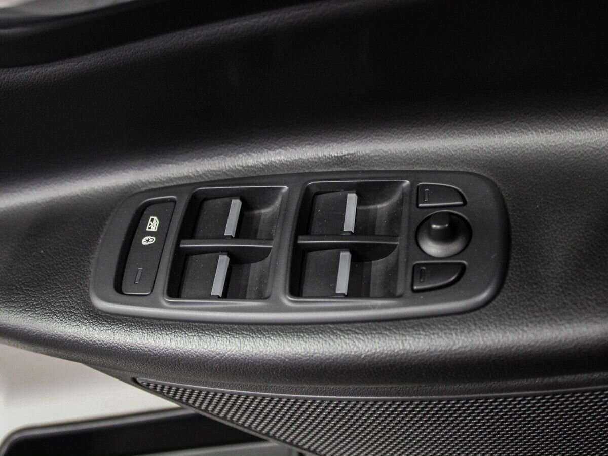 Jaguar XE с пробегом — 2016 год. Фото: #8