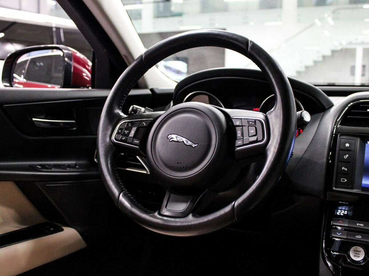 Jaguar XE с пробегом — 2016 год. Фото: #11