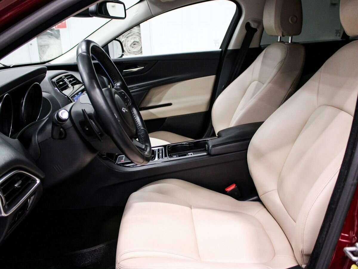 Jaguar XE с пробегом — 2016 год. Фото: #14