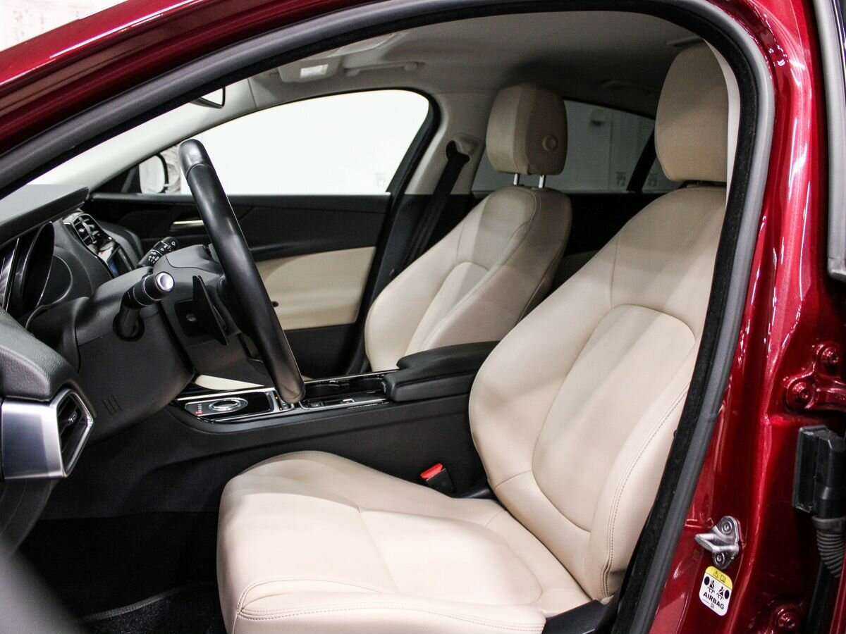 Jaguar XE с пробегом — 2016 год. Фото: #15