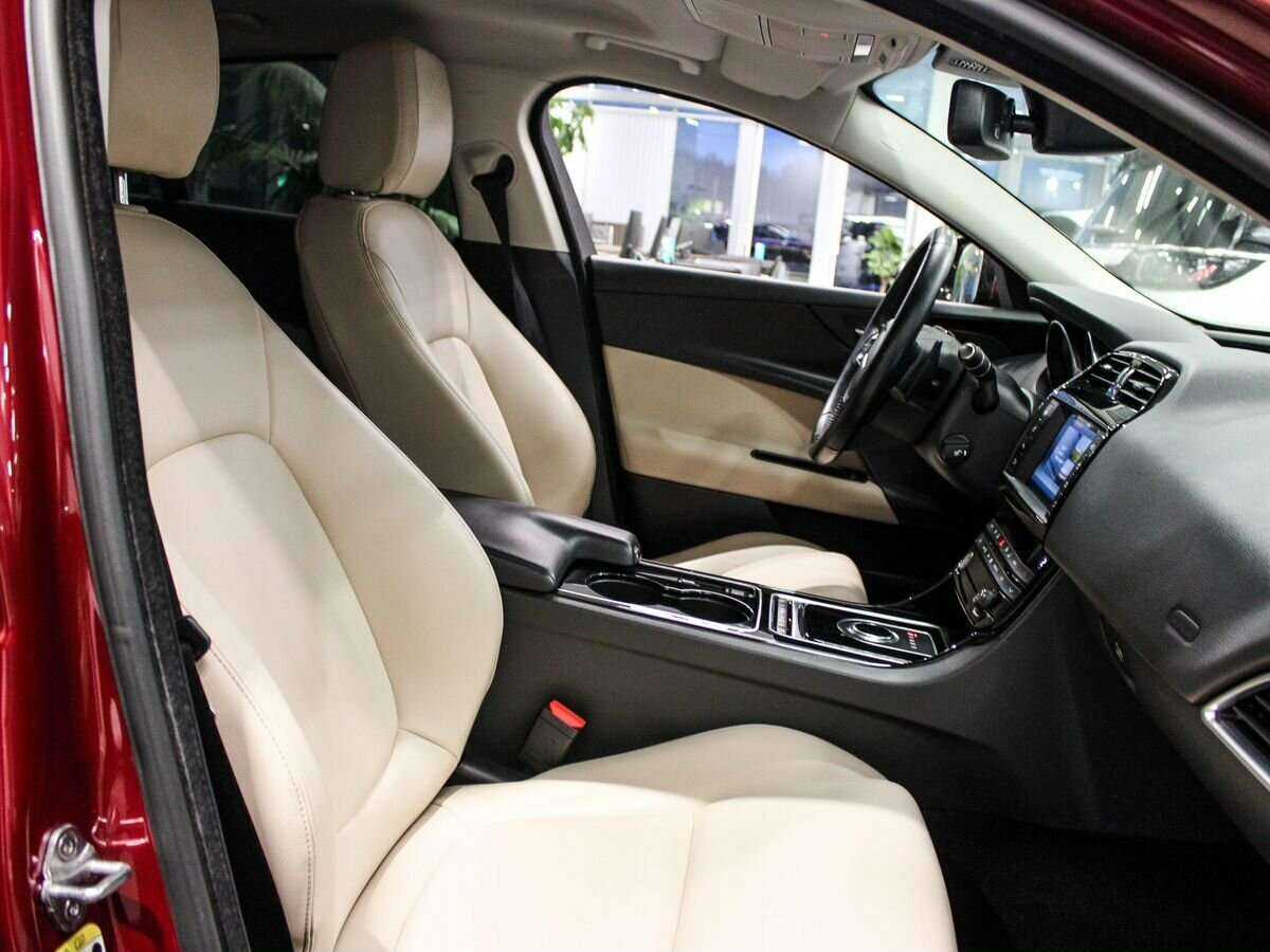 Jaguar XE с пробегом — 2016 год. Фото: #22