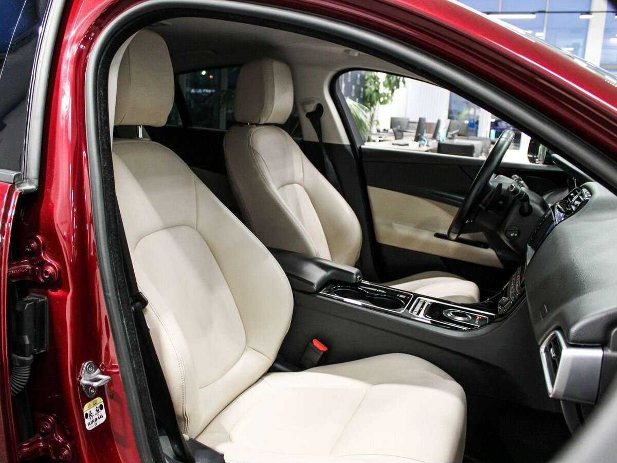 Jaguar XE с пробегом — 2016 год. Фото: #23