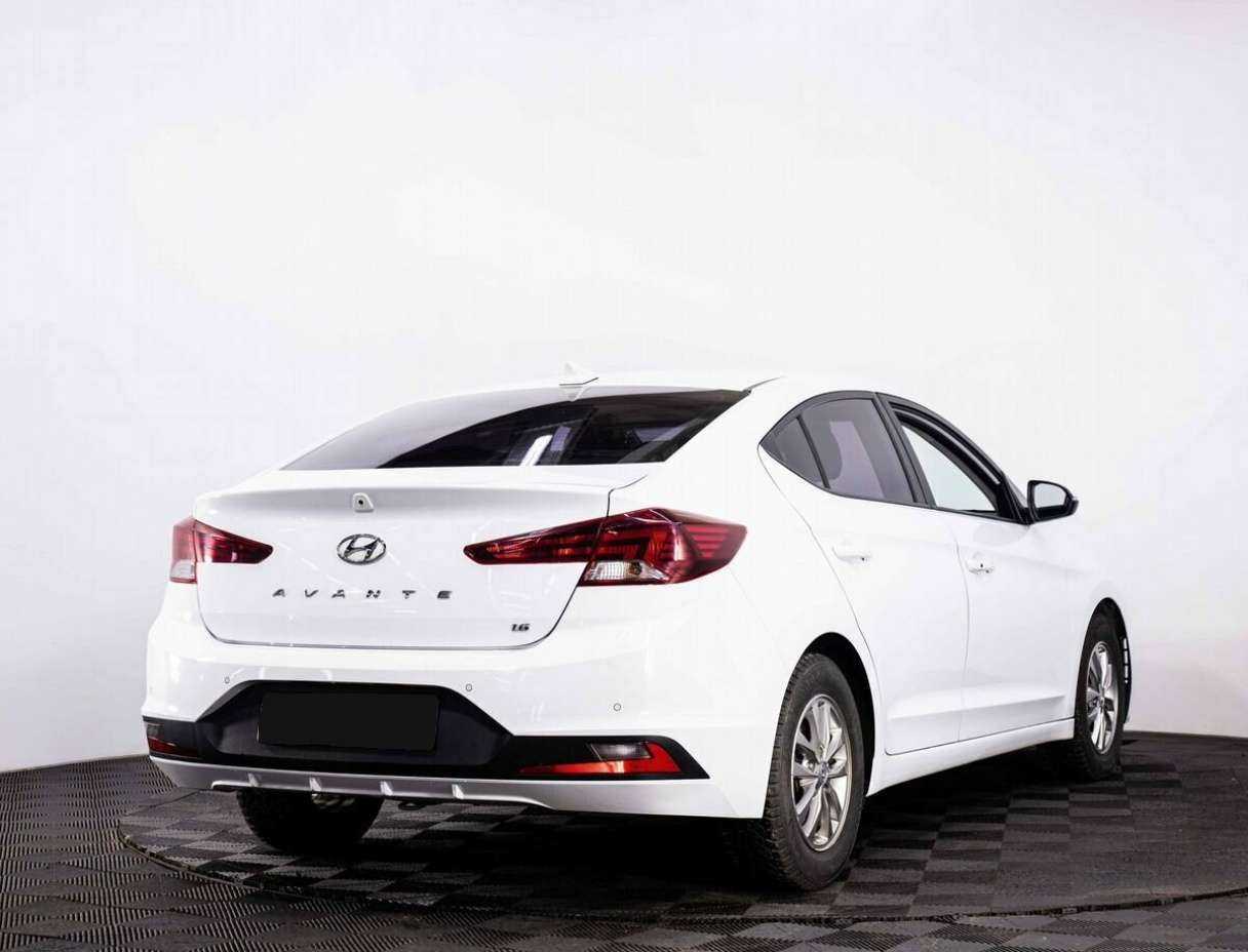 Hyundai Avante с пробегом — 2018 год. Фото: #5