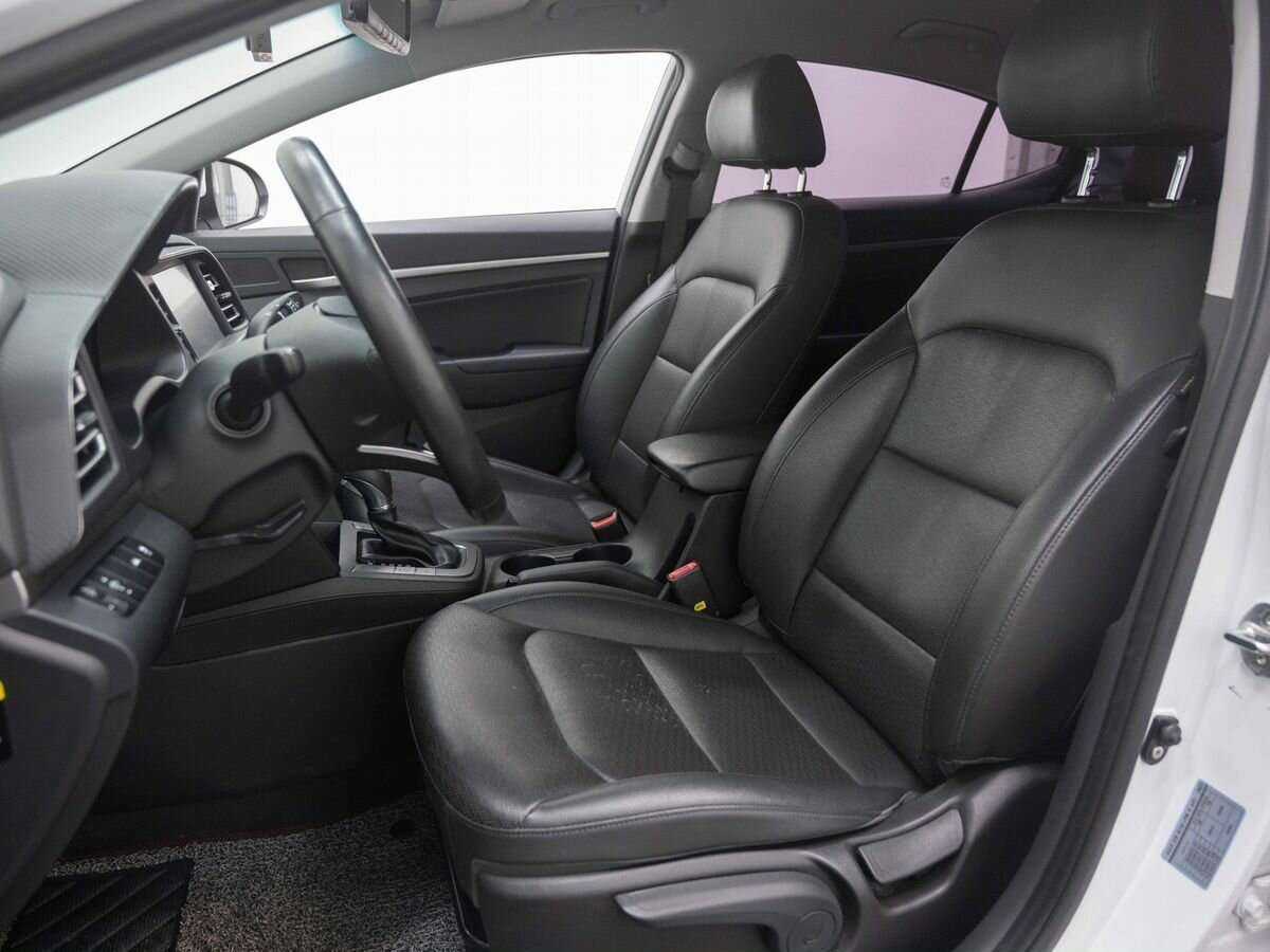 Hyundai Avante с пробегом — 2018 год. Фото: #7