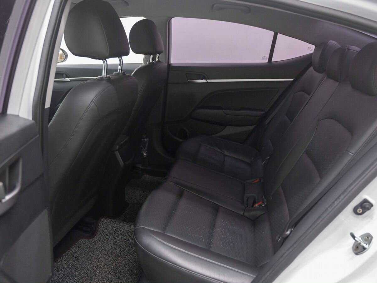 Hyundai Avante с пробегом — 2018 год. Фото: #8