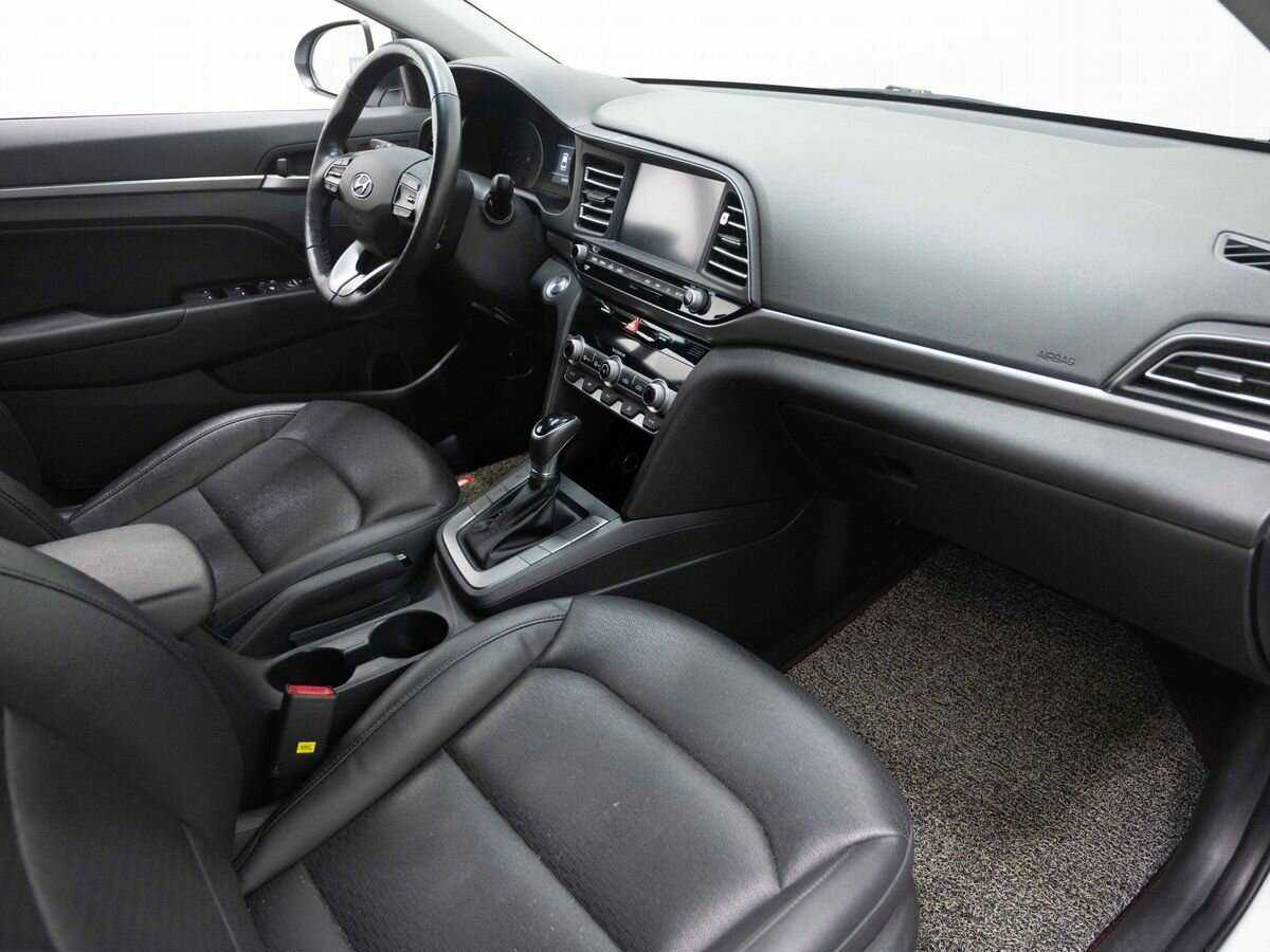 Hyundai Avante с пробегом — 2018 год. Фото: #10