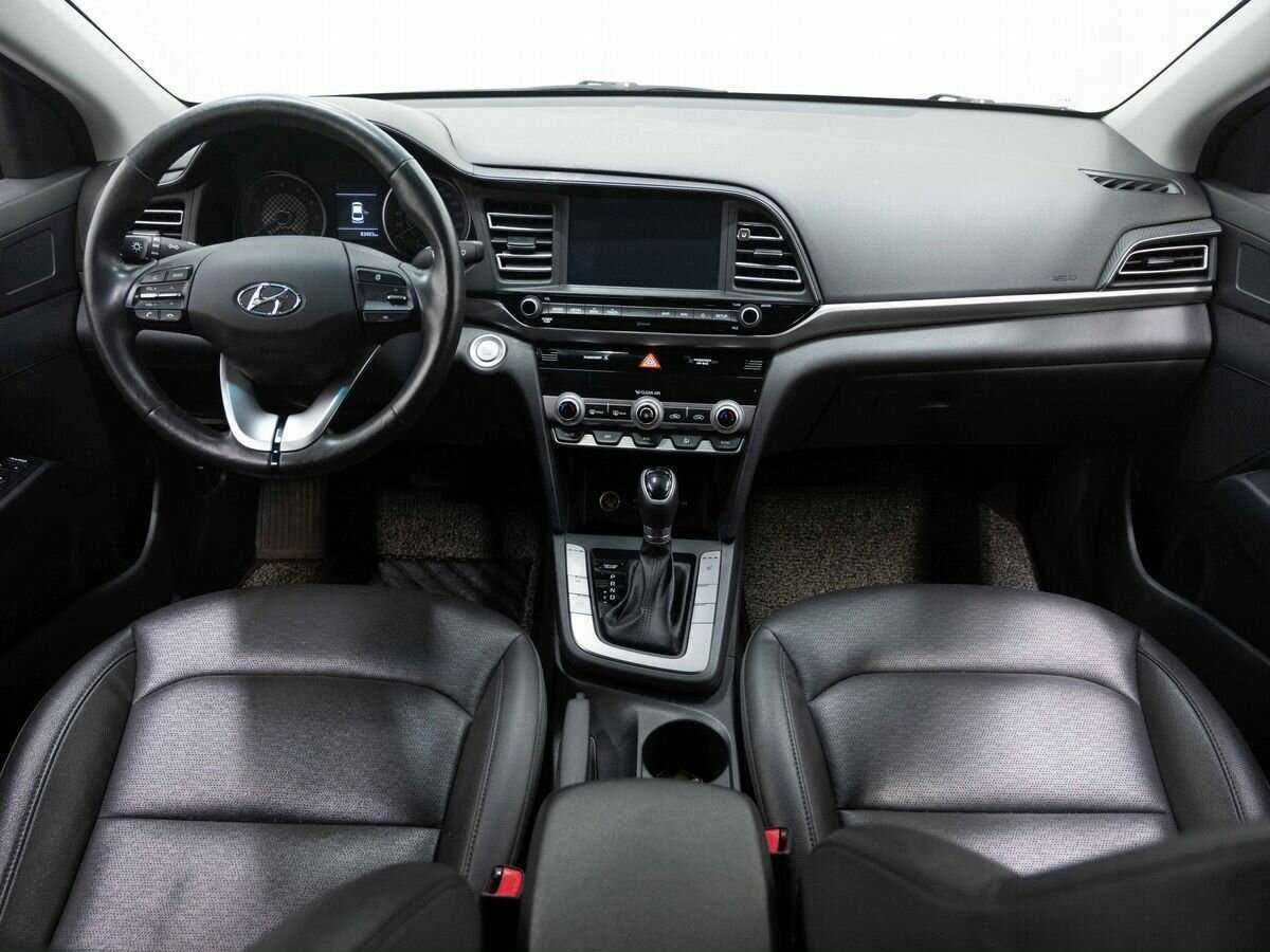 Hyundai Avante с пробегом — 2018 год. Фото: #12