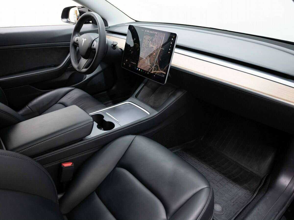 Tesla Model 3 с пробегом — 2020 год. Фото: #10