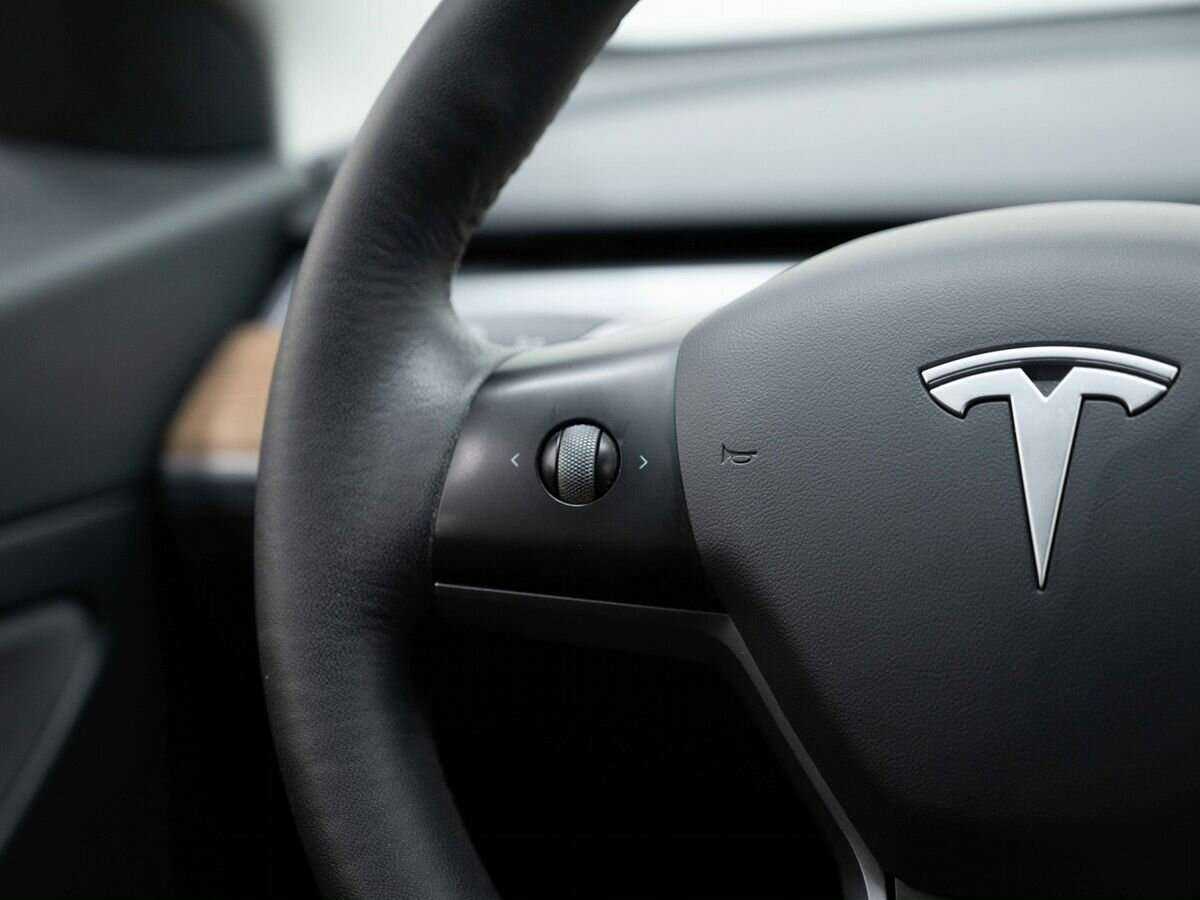 Tesla Model 3 с пробегом — 2020 год. Фото: #14