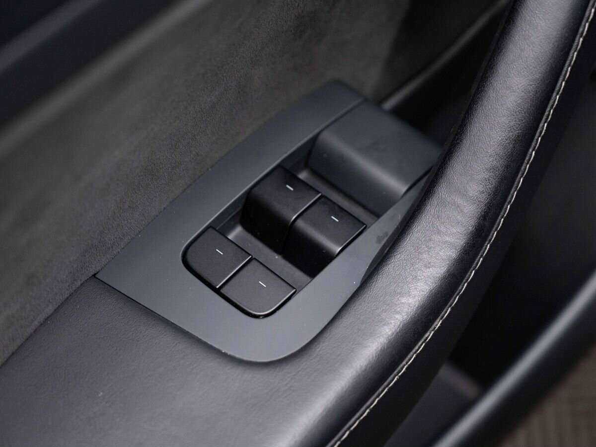 Tesla Model 3 с пробегом — 2020 год. Фото: #16