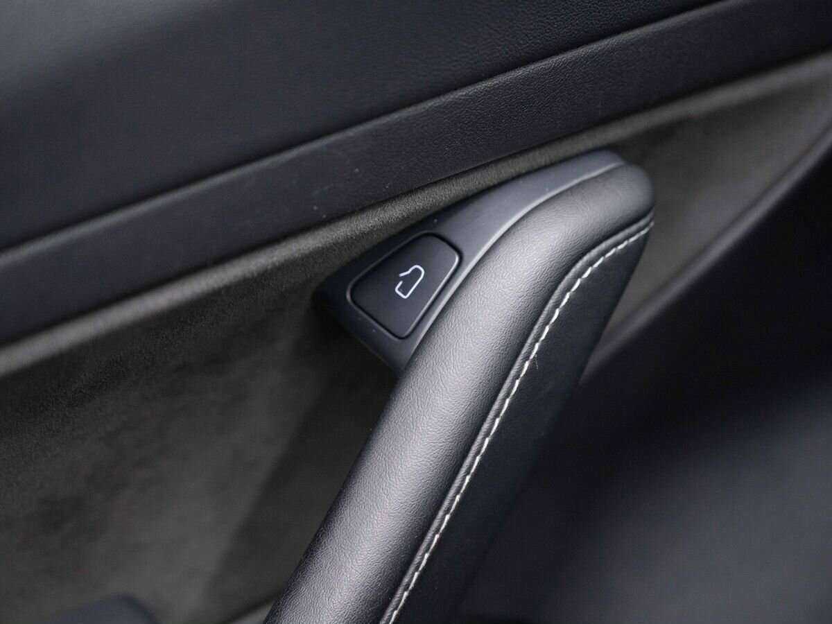 Tesla Model 3 с пробегом — 2020 год. Фото: #17