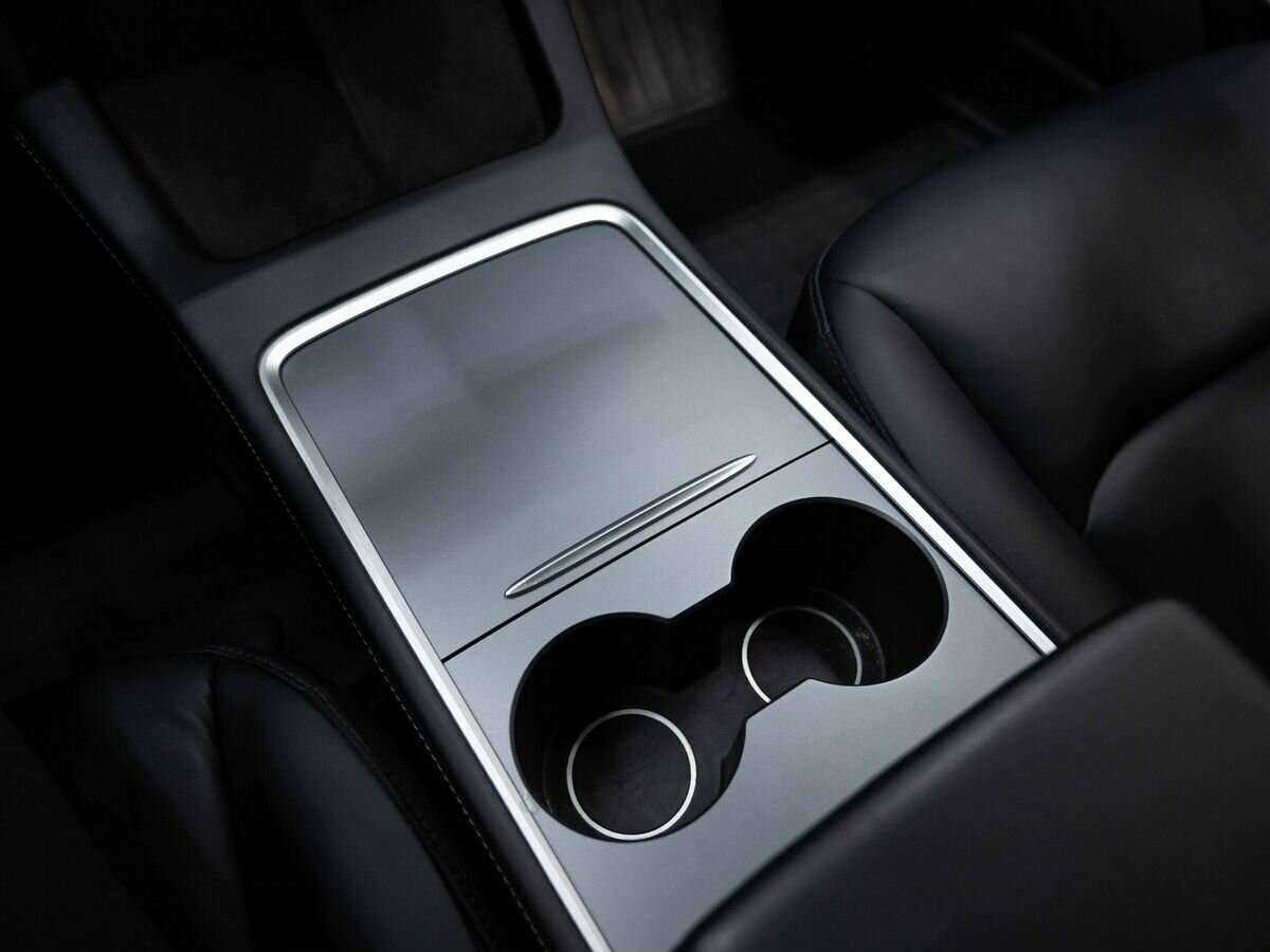 Tesla Model 3 с пробегом — 2020 год. Фото: #20