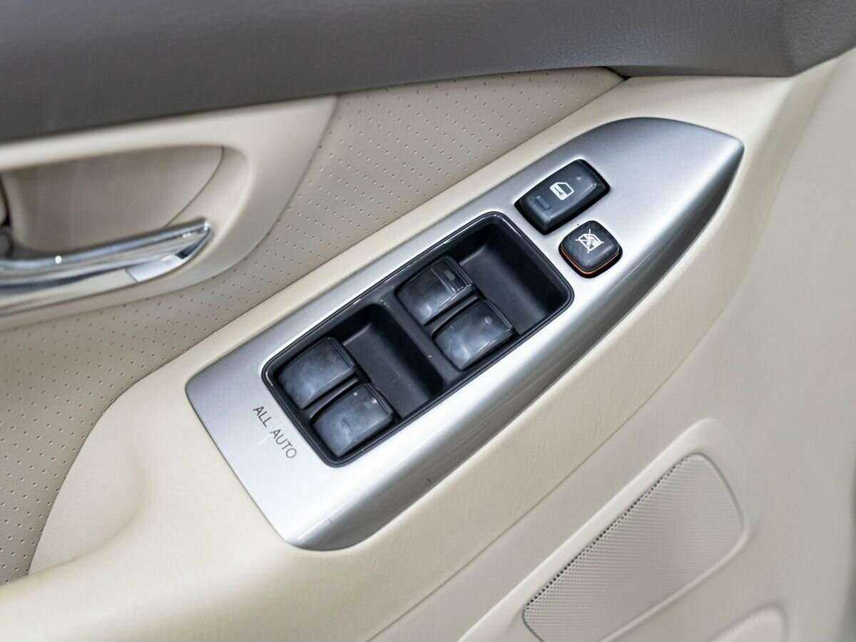 Toyota Land Cruiser Prado с пробегом — 2005 год. Фото: #14