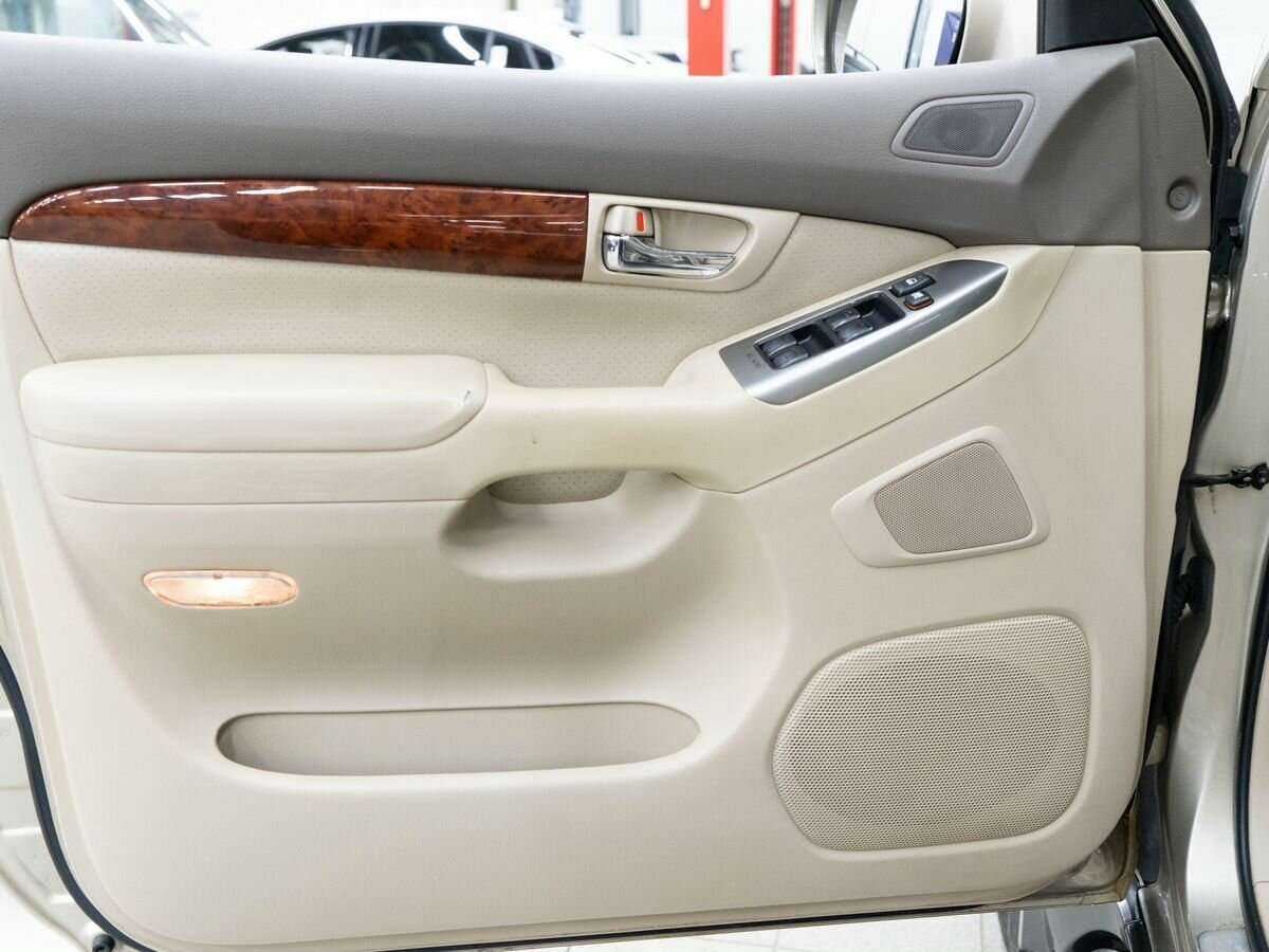 Toyota Land Cruiser Prado с пробегом — 2005 год. Фото: #15