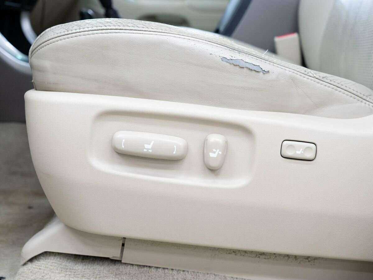 Toyota Land Cruiser Prado с пробегом — 2005 год. Фото: #16