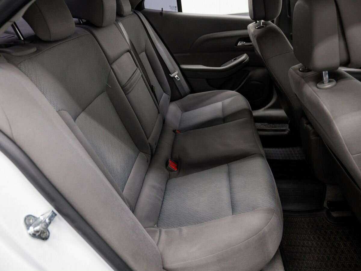 Chevrolet Malibu с пробегом — 2012 год. Фото: #8