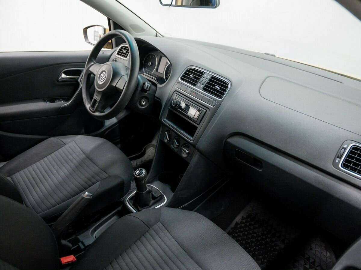 Volkswagen Polo с пробегом — 2011 год. Фото: #7