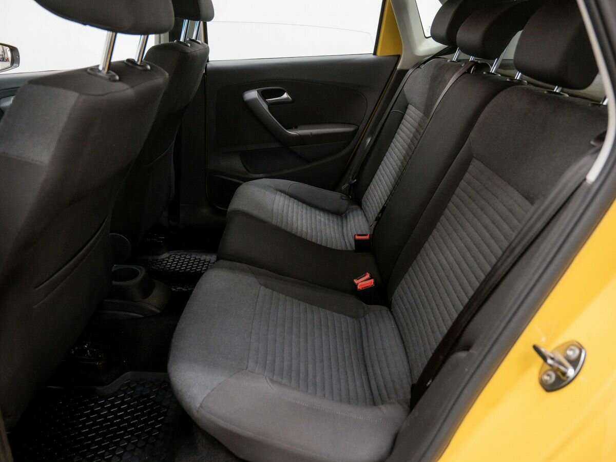 Volkswagen Polo с пробегом — 2011 год. Фото: #12