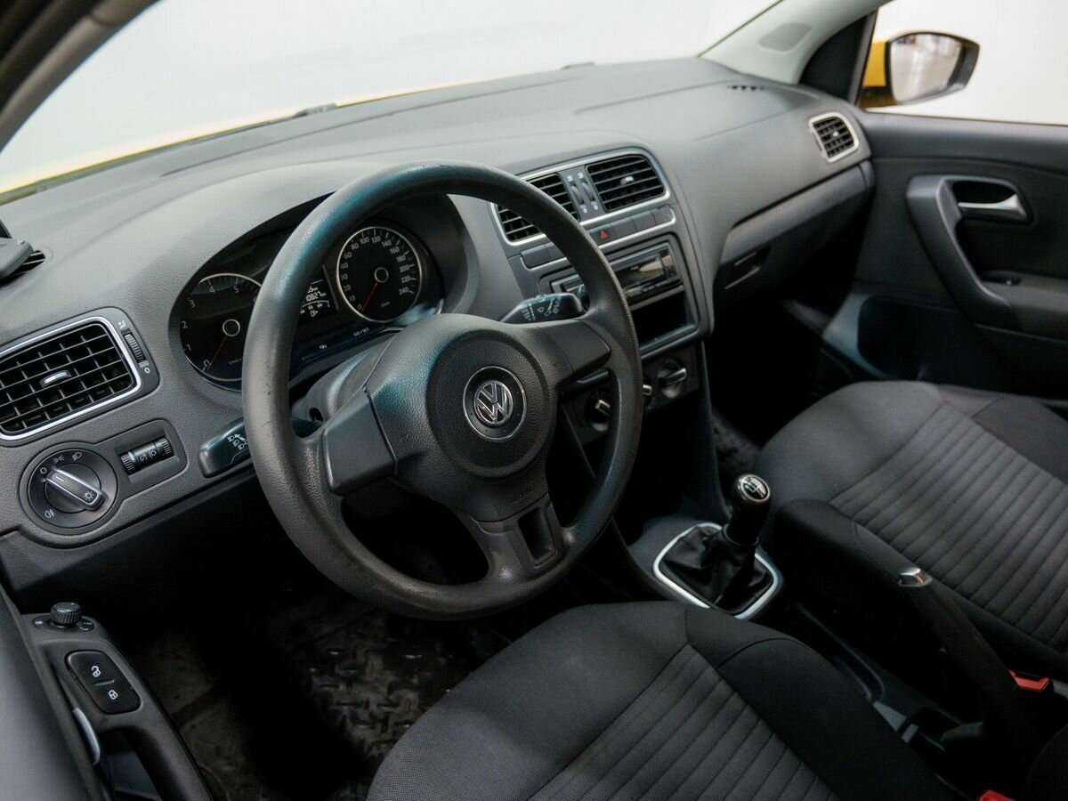 Volkswagen Polo с пробегом — 2011 год. Фото: #13