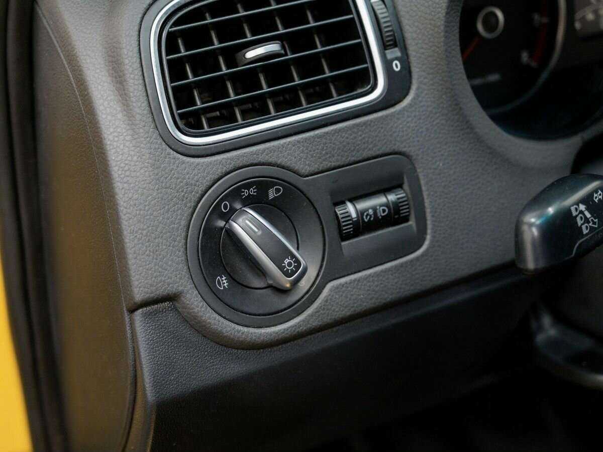 Volkswagen Polo с пробегом — 2011 год. Фото: #16