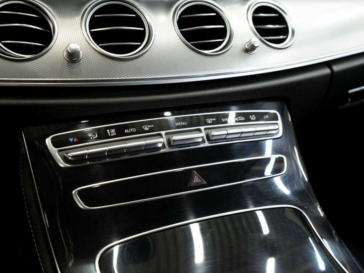 Mercedes-Benz E-Класс с пробегом — 2019 год. Фото: #16