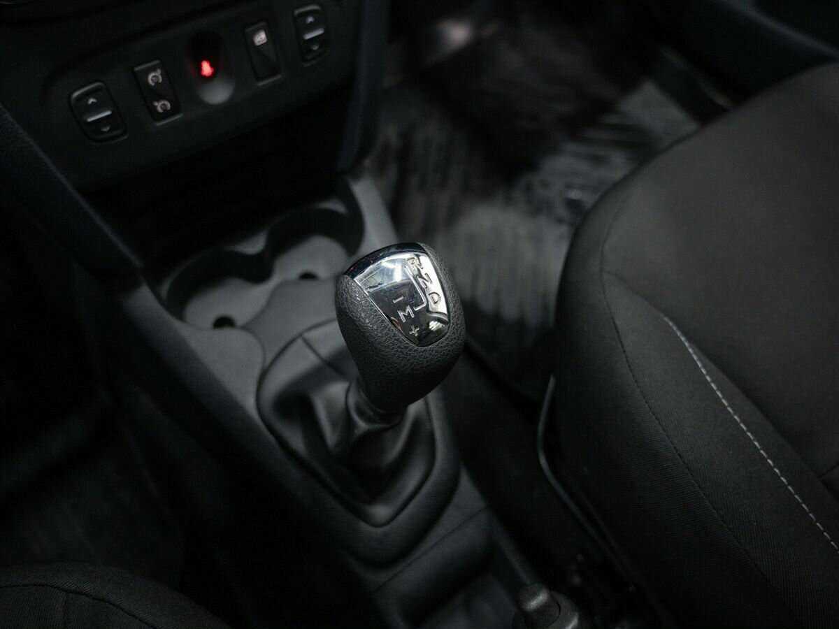 Renault Sandero с пробегом — 2015 год. Фото: #19