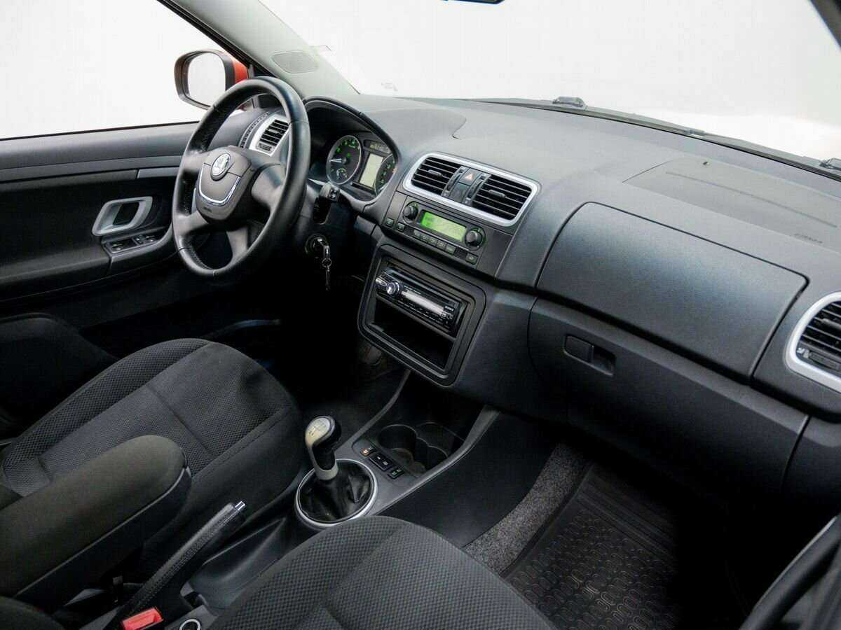 Skoda Fabia с пробегом — 2010 год. Фото: #7