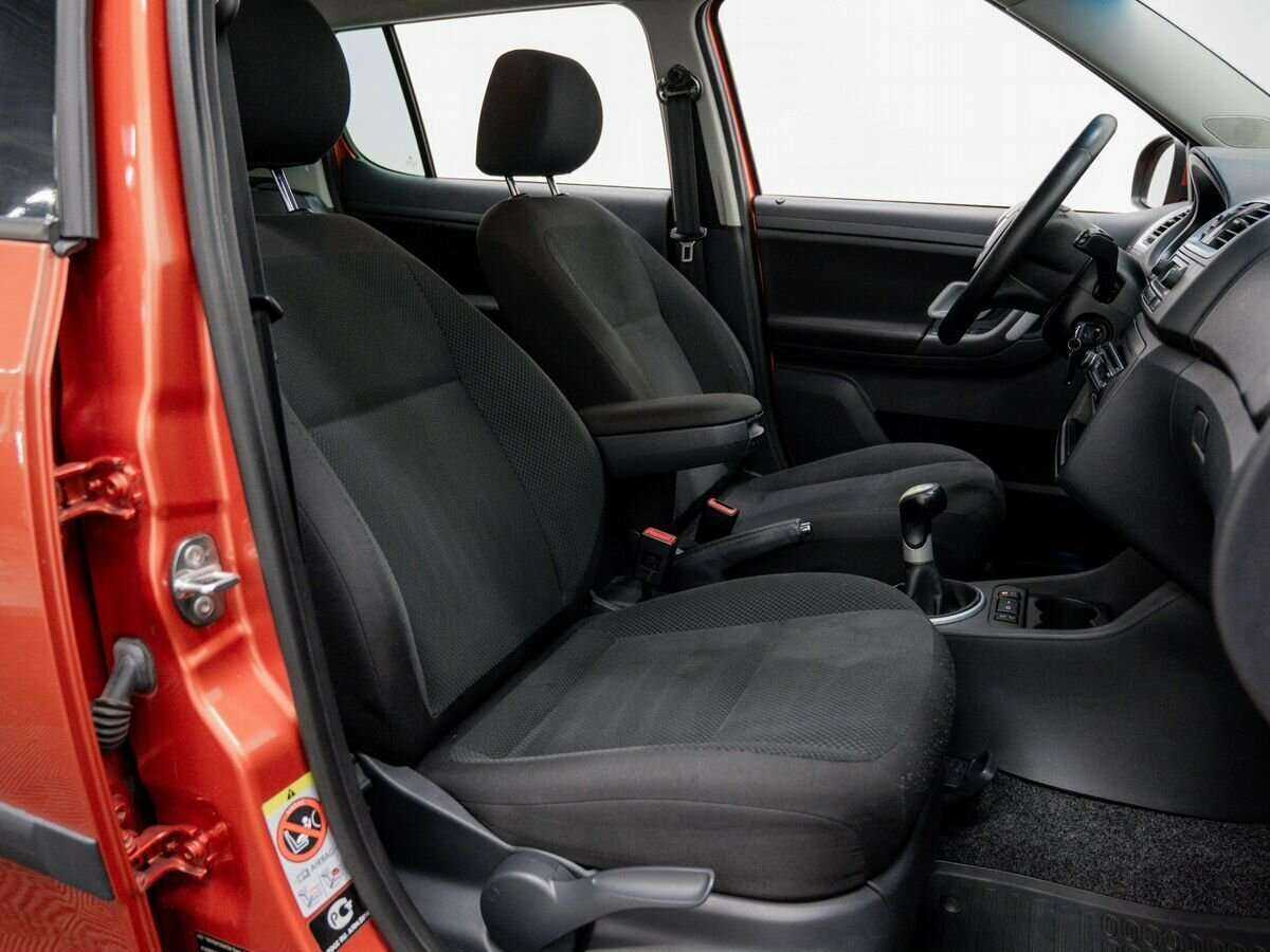 Skoda Fabia с пробегом — 2010 год. Фото: #8