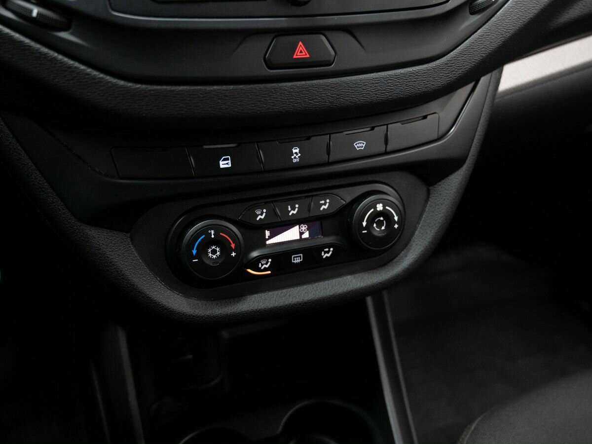 Lada (ВАЗ) Vesta с пробегом — 2021 год. Фото: #16