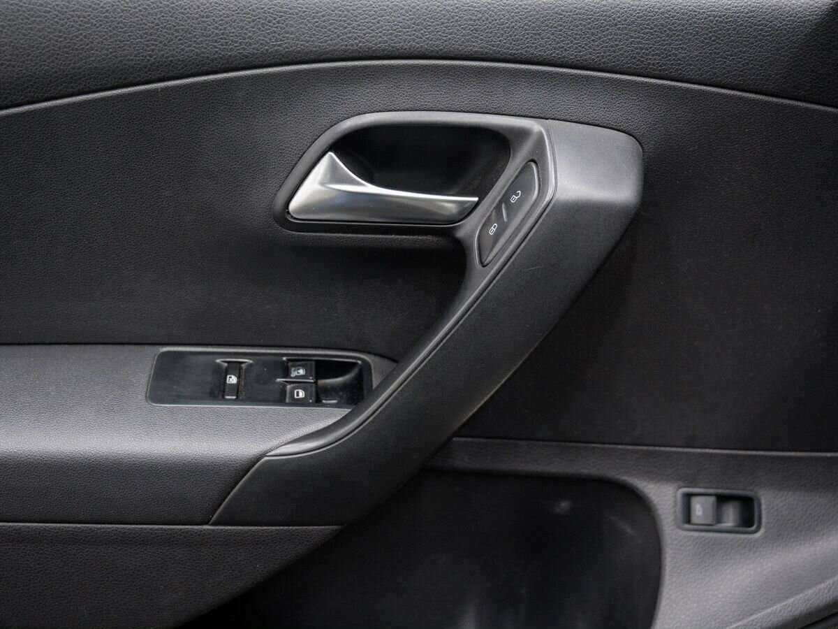 Volkswagen Polo с пробегом — 2010 год. Фото: #12