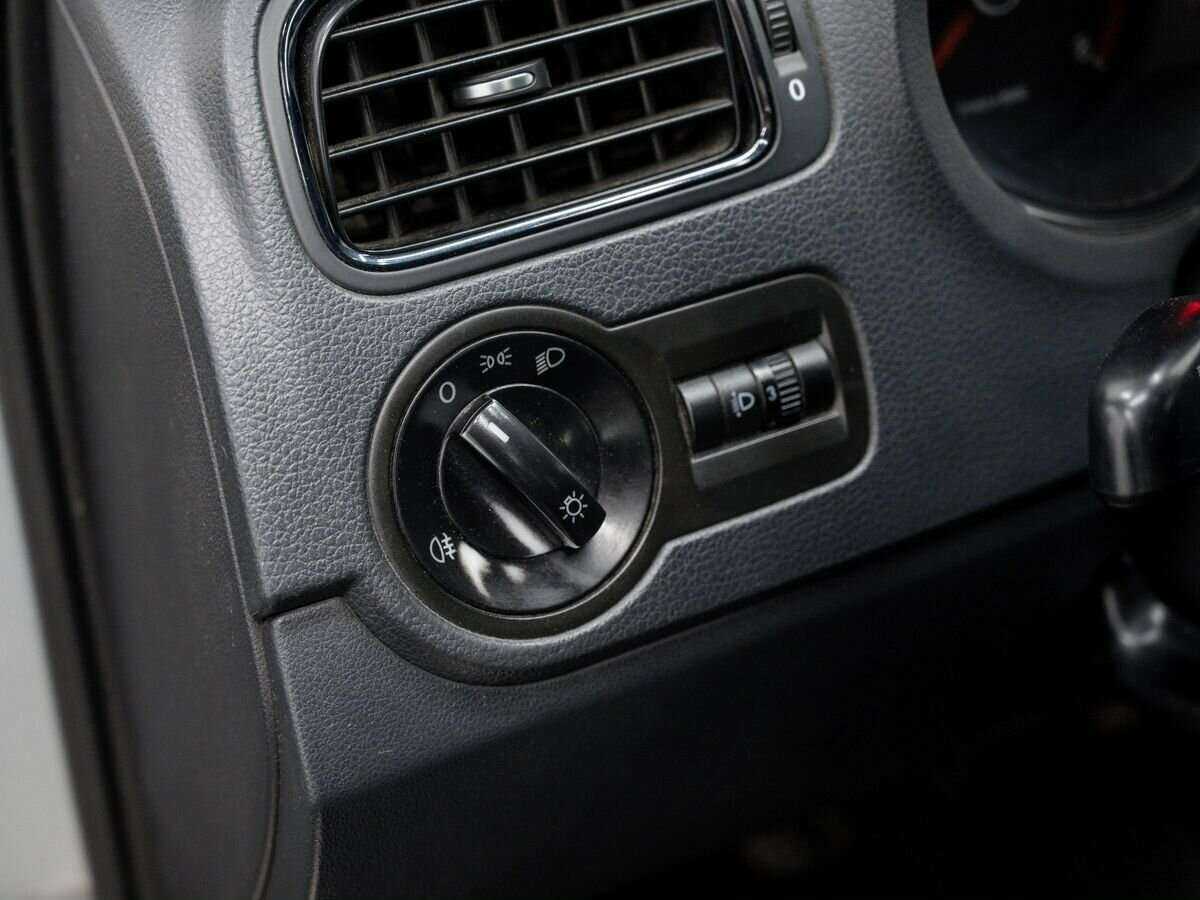 Volkswagen Polo с пробегом — 2010 год. Фото: #13